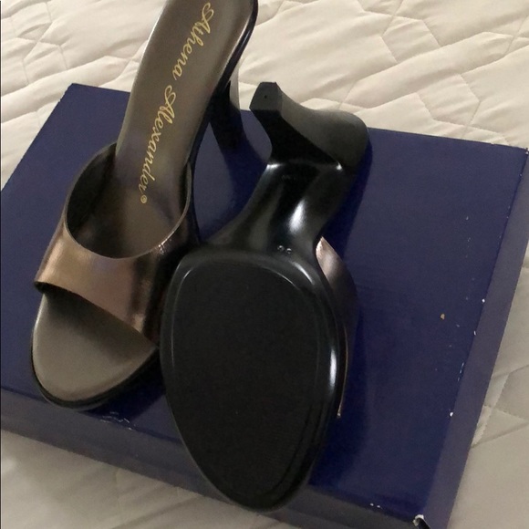 Brand new. Athena Alexander Slip-On heels. Size 8m - Picture 3 of 3